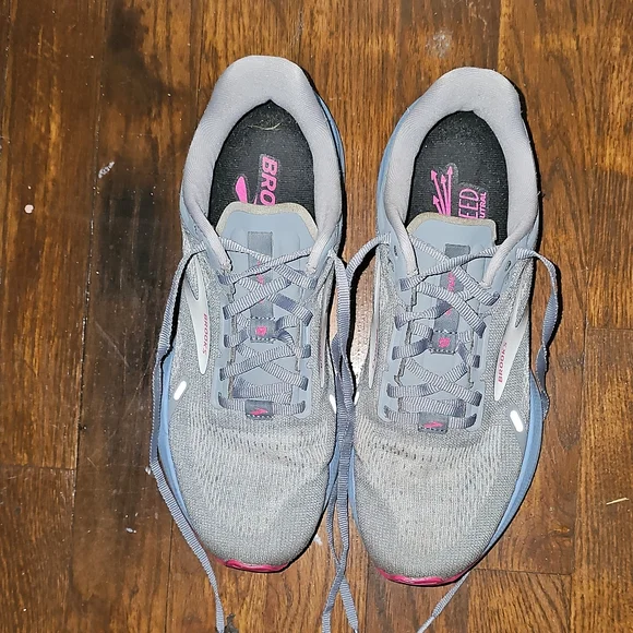 Brooks Women's Gray & Pink Running Shoes - Picture 3 of 10